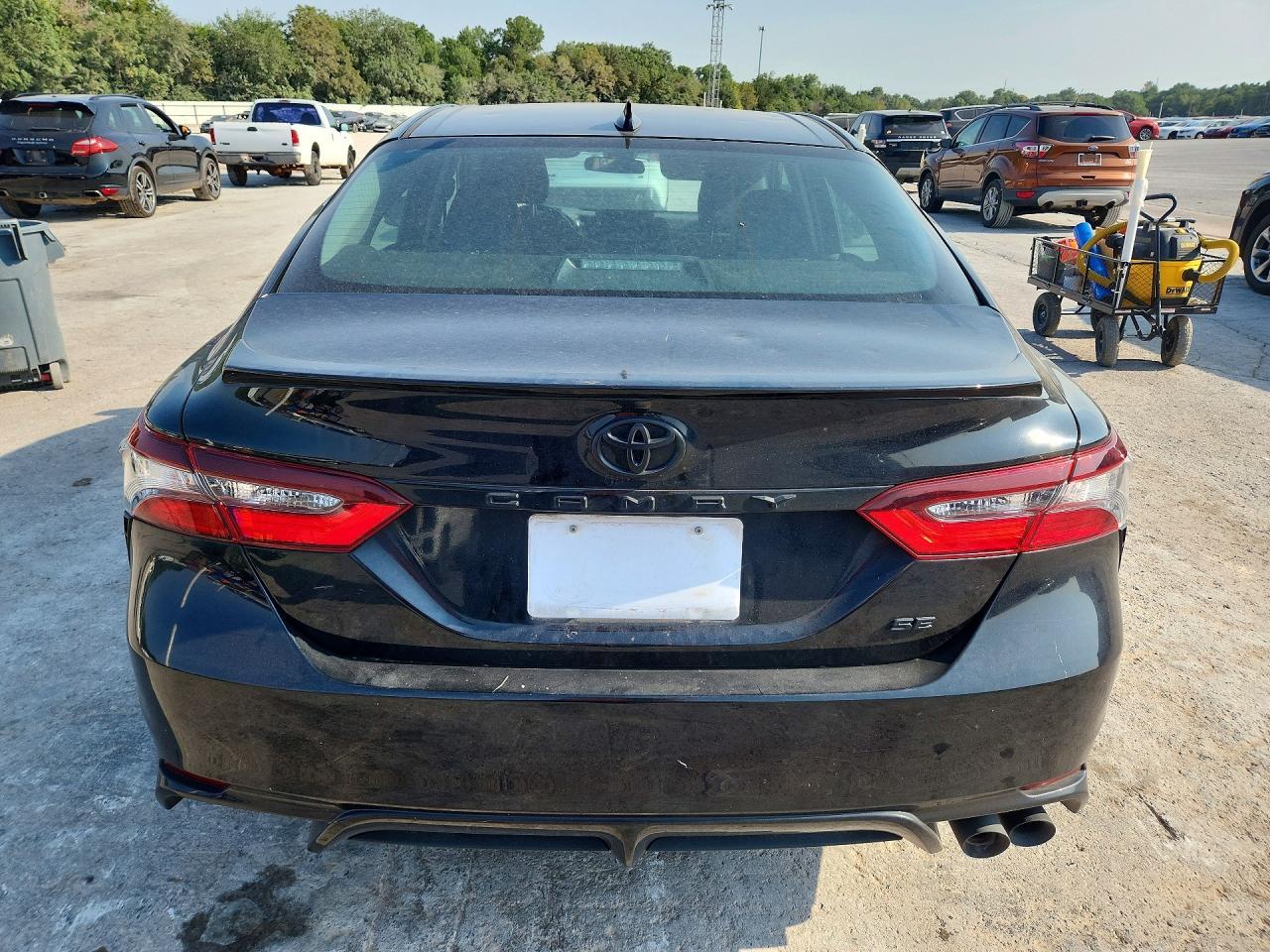 2021 Toyota Camry Se - Фото 6