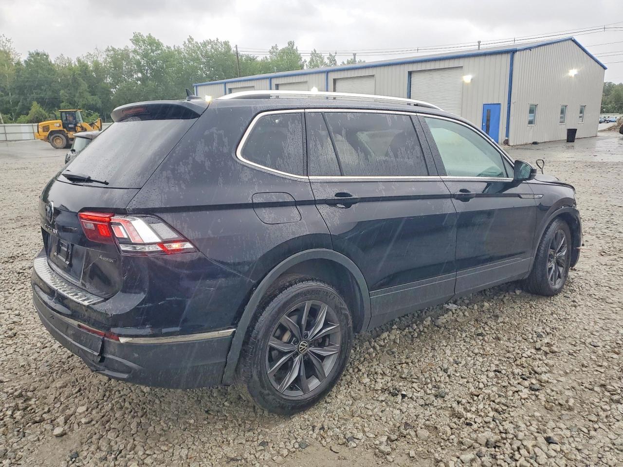 2023 Volkswagen Tiguan Se - Image 3