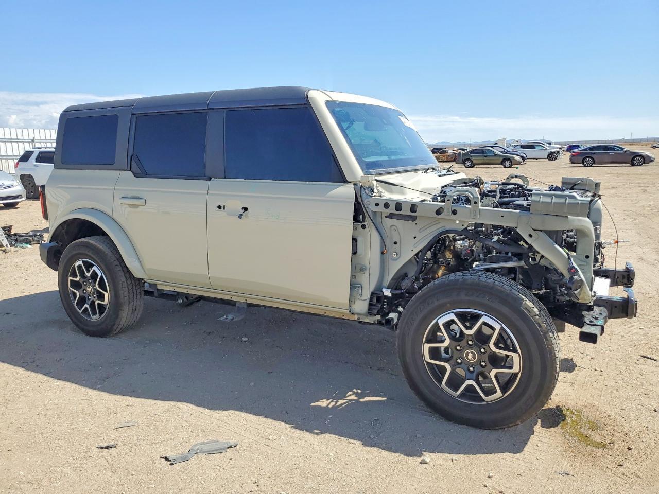 2025 Ford Bronco Outer Banks - Image 4