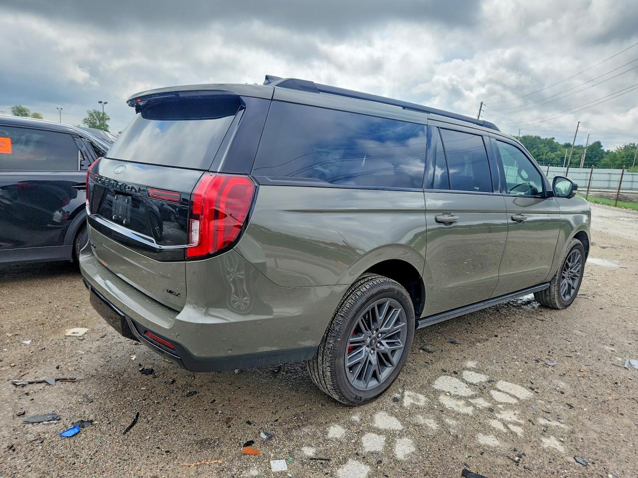 2025 Ford Expedition Max Platinum - Image 3