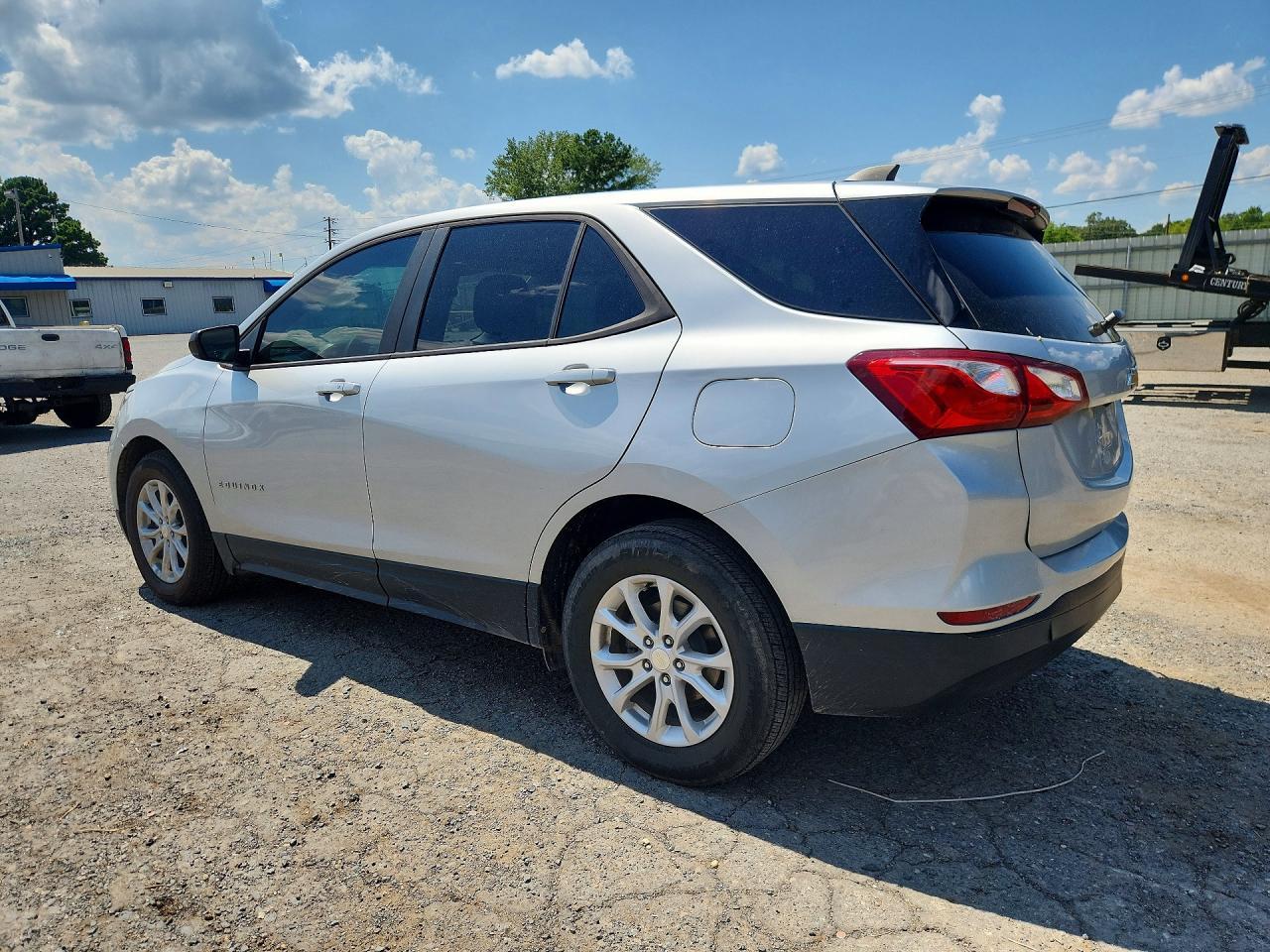 2020 Chevrolet Equinox Ls - Фото 2