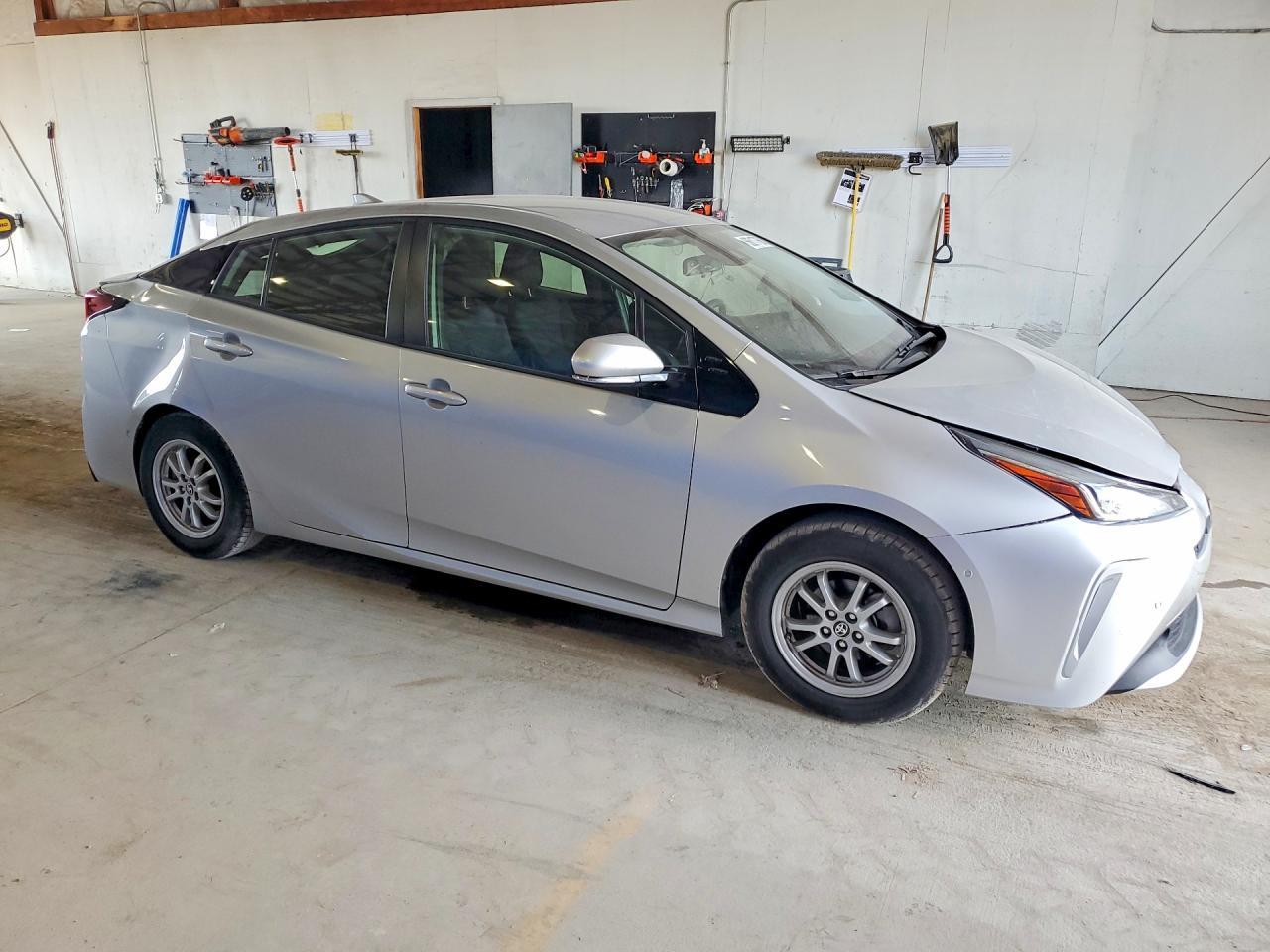 2019 Toyota Prius Le Awd-E - Image 4