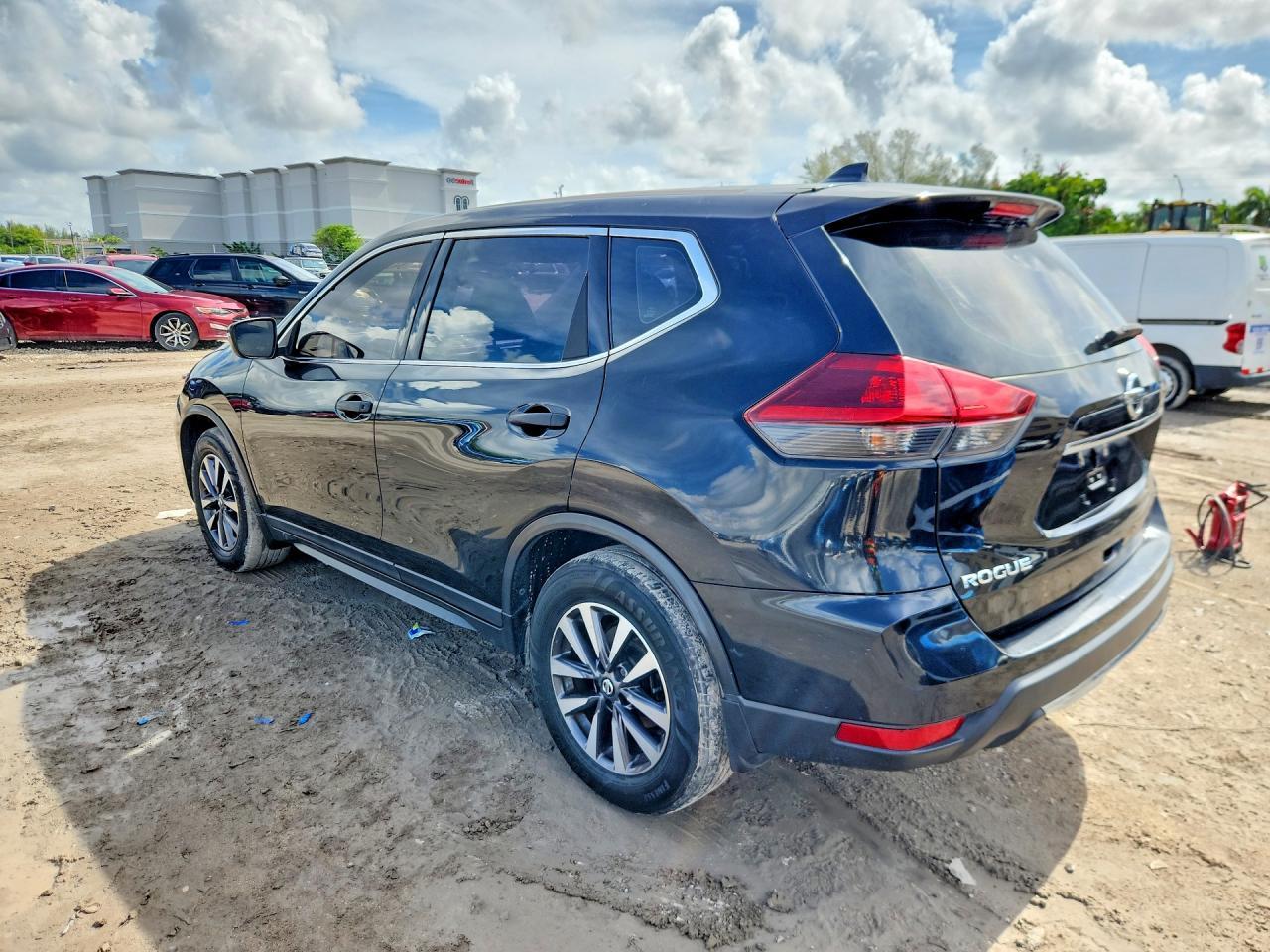 2018 Nissan Rogue S - Фото 2