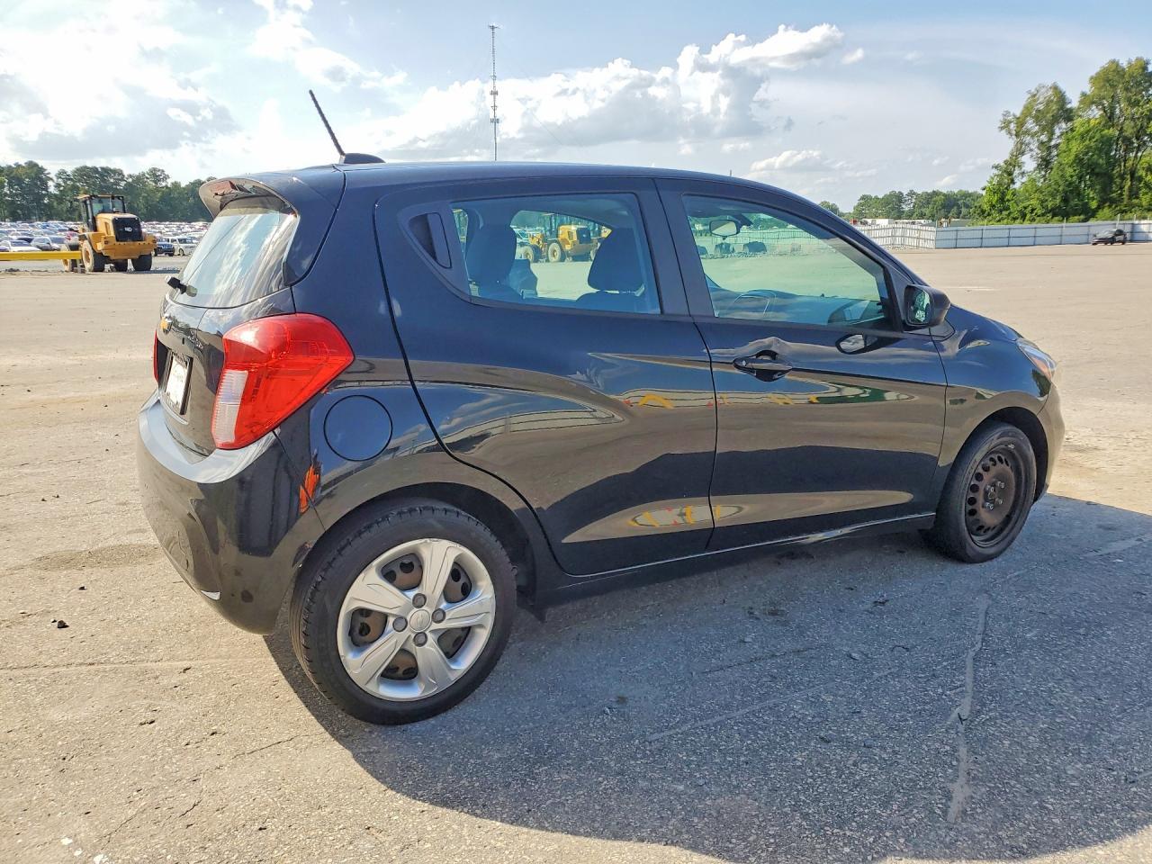 2020 Chevrolet Spark Ls - Фото 3