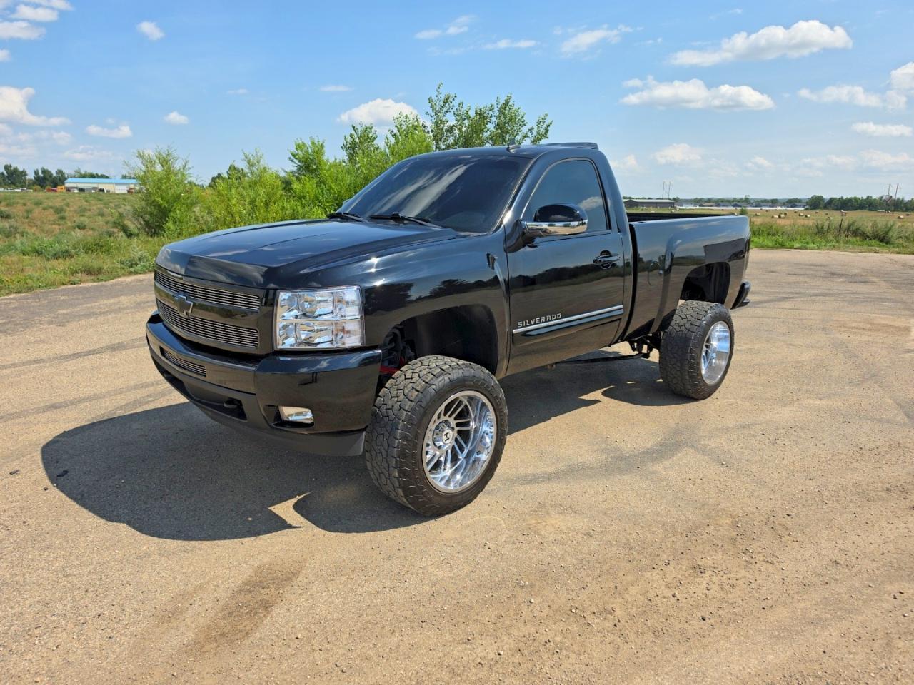 2007 Chevrolet Silverado K1500 - Image 2