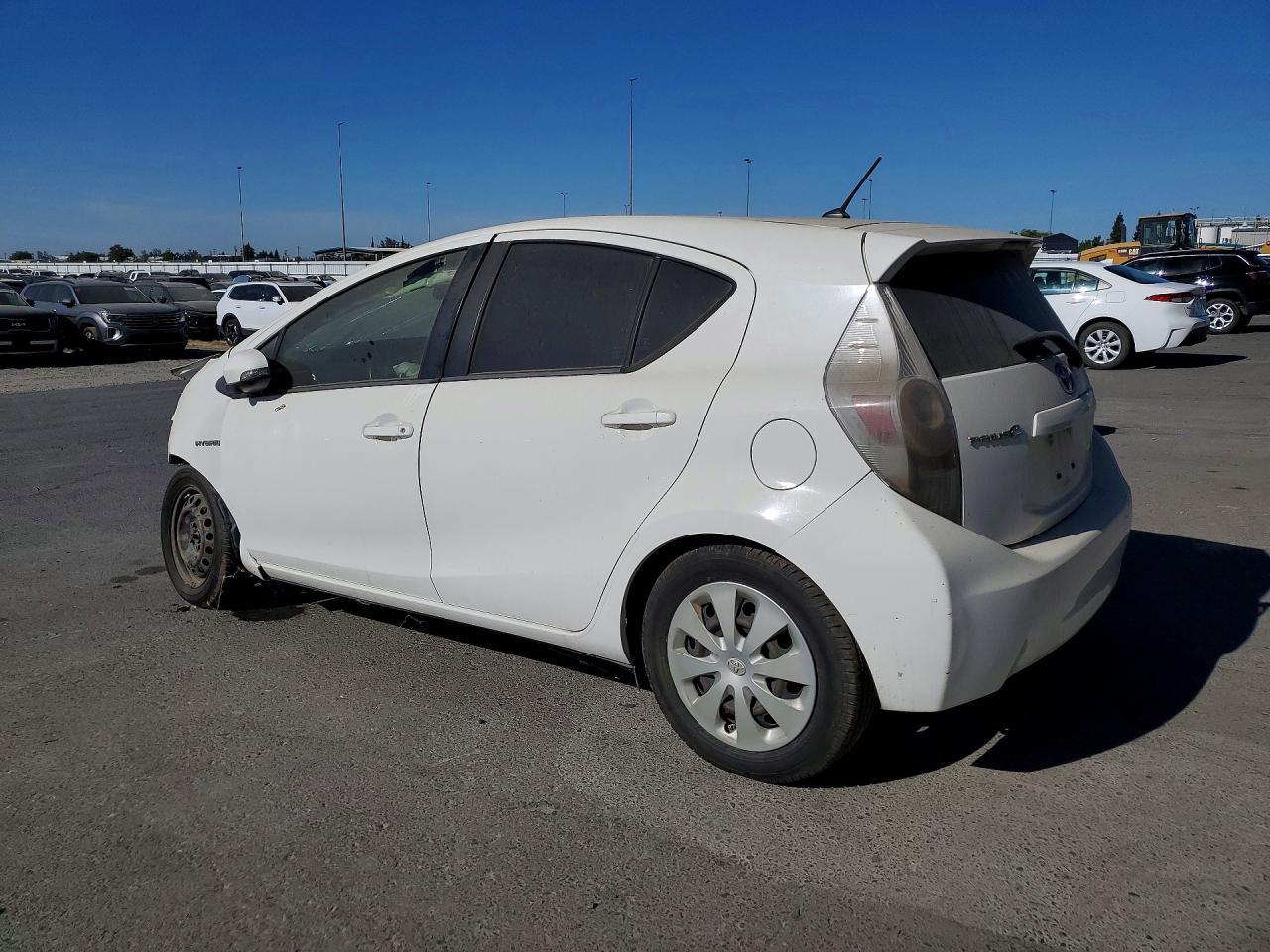 2012 Toyota Prius C One - Фото 2