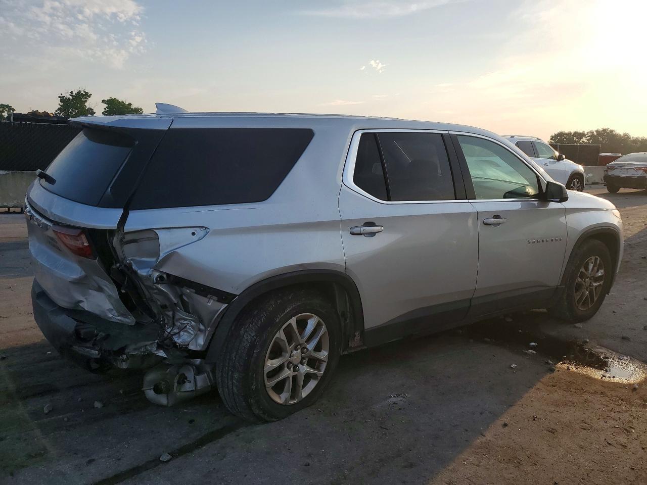 2020 Chevrolet Traverse Ls - Image 3