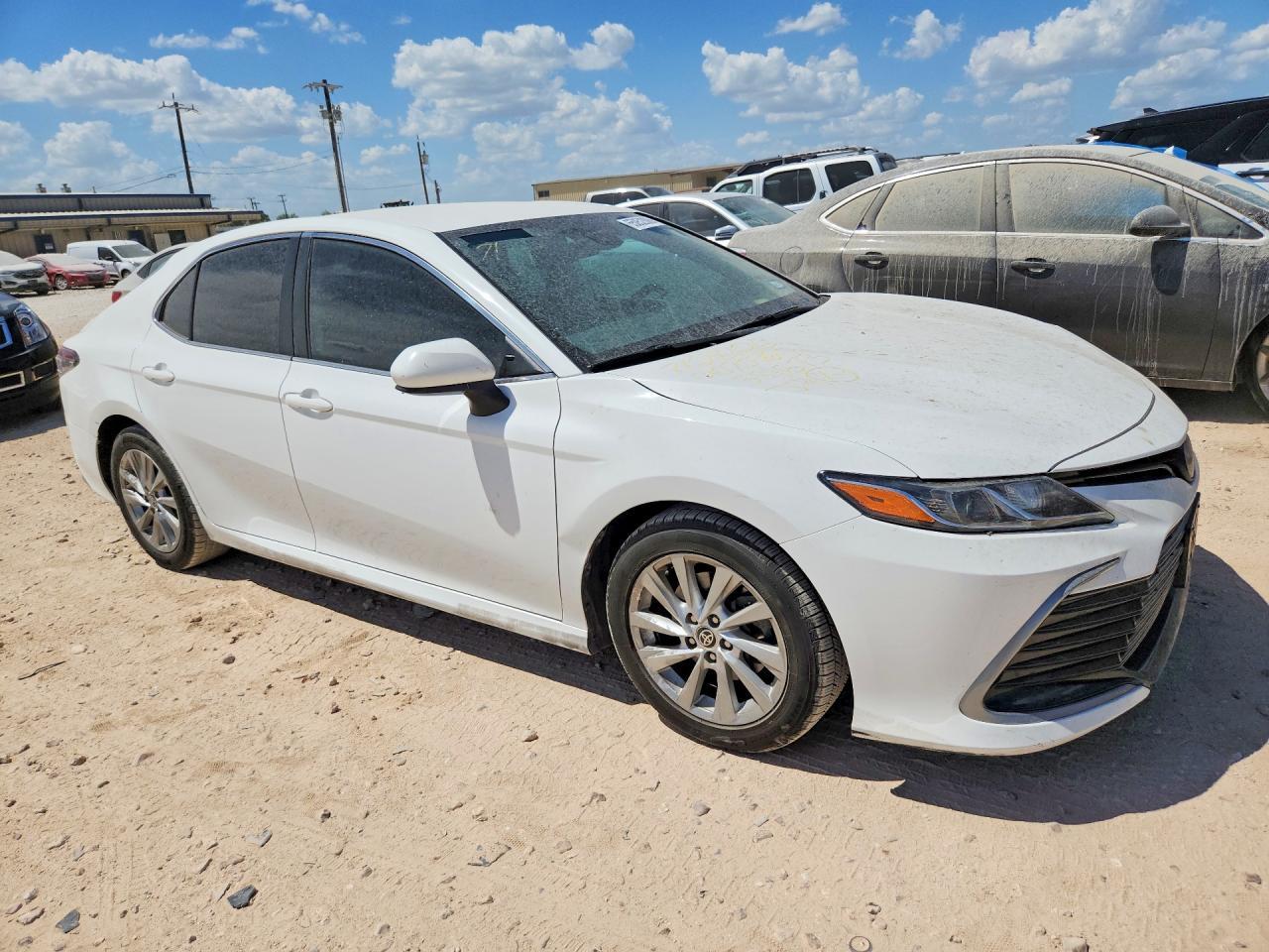 2021 Toyota Camry Le - Фото 4