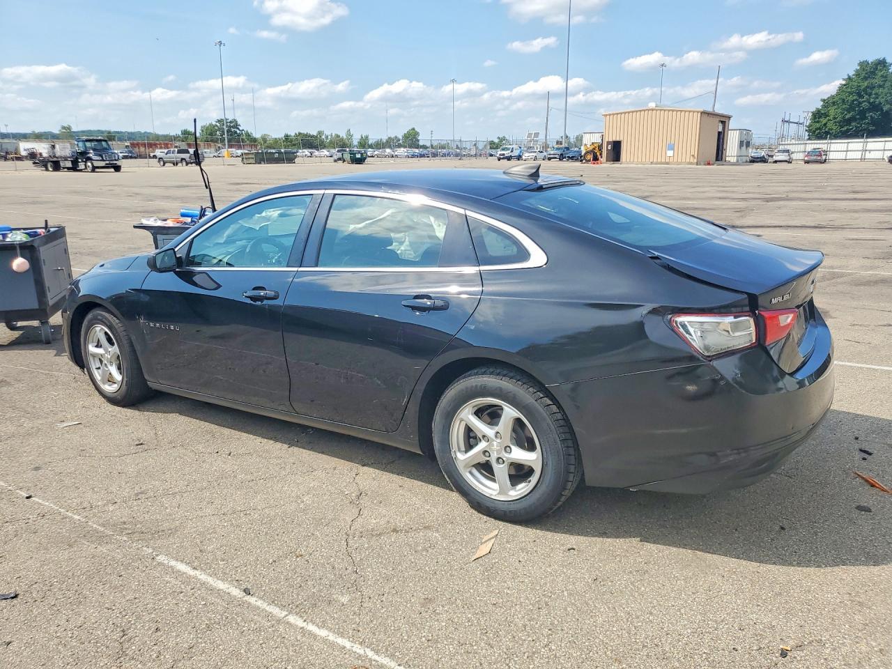 2018 Chevrolet Malibu Ls - Фото 2