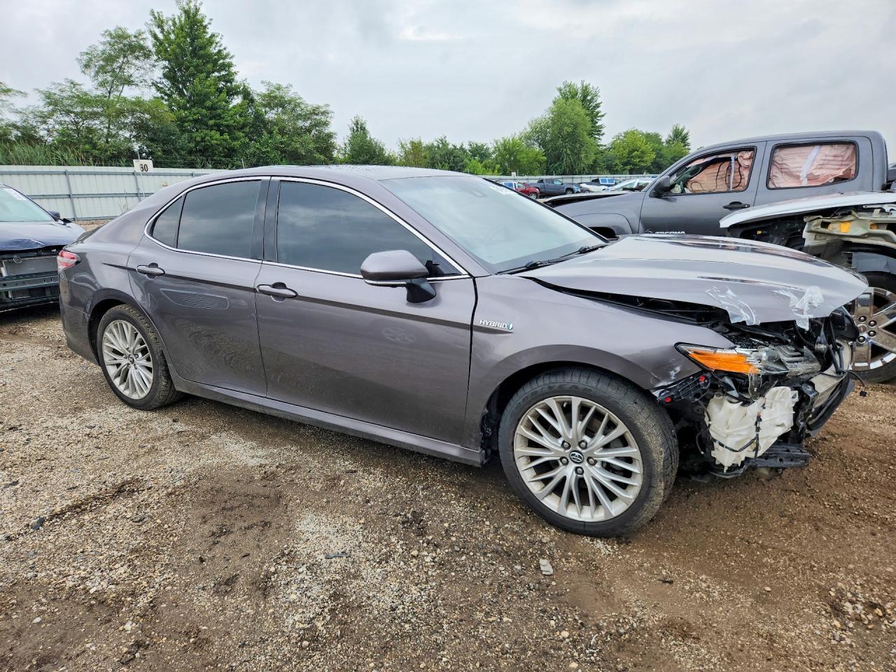 2019 Toyota Camry Hybrid Xle - Image 4
