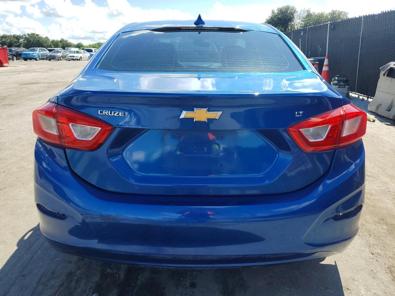 2018 Chevrolet Cruze Lt - Image 6