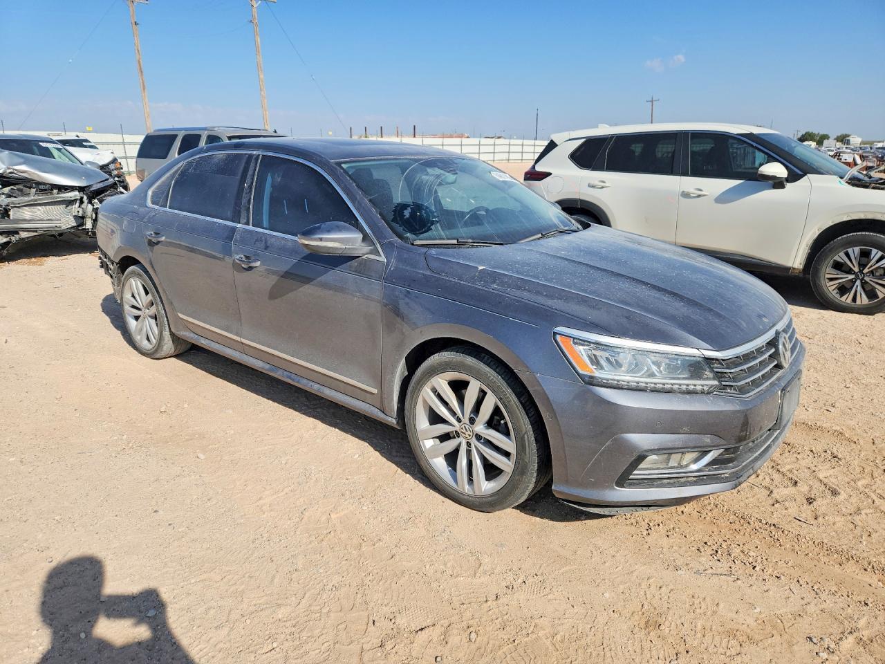 2018 Volkswagen Passat Sel Premium - Image 4