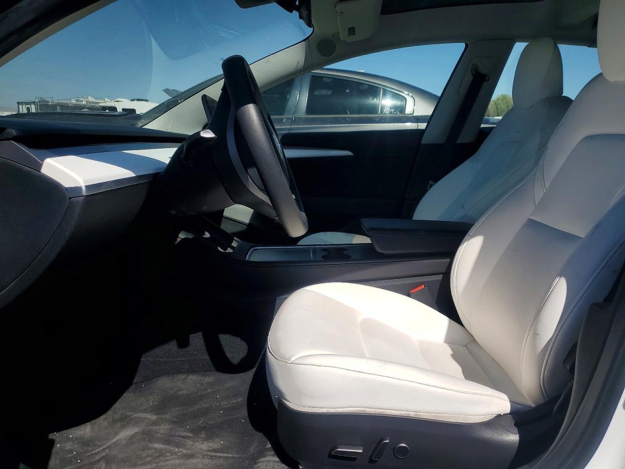 2023 Tesla Model 3 - Image 7