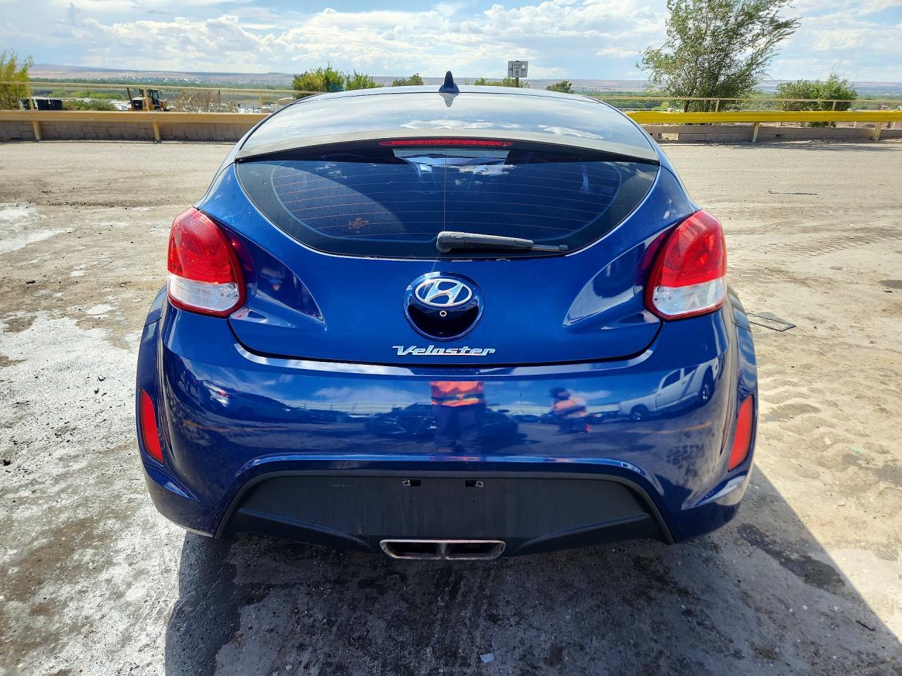 2017 Hyundai Veloster Base - Image 6