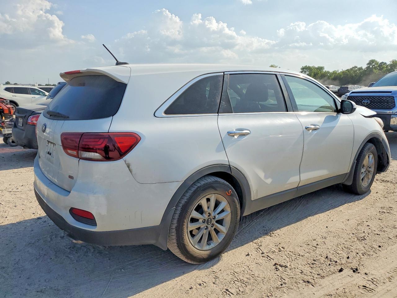 2017 Kia Sorento - Image 3