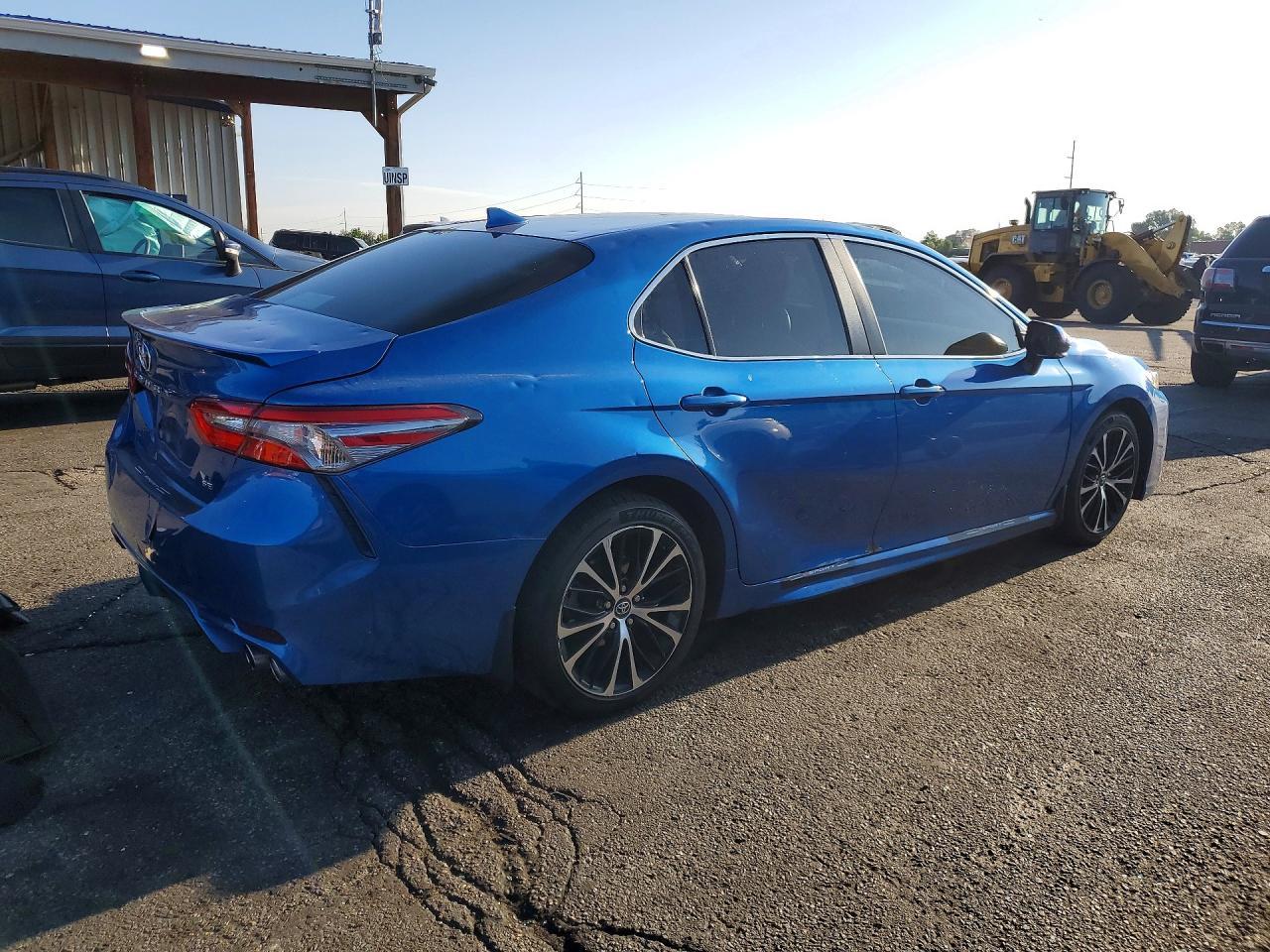 2018 Toyota Camry Se - Фото 3