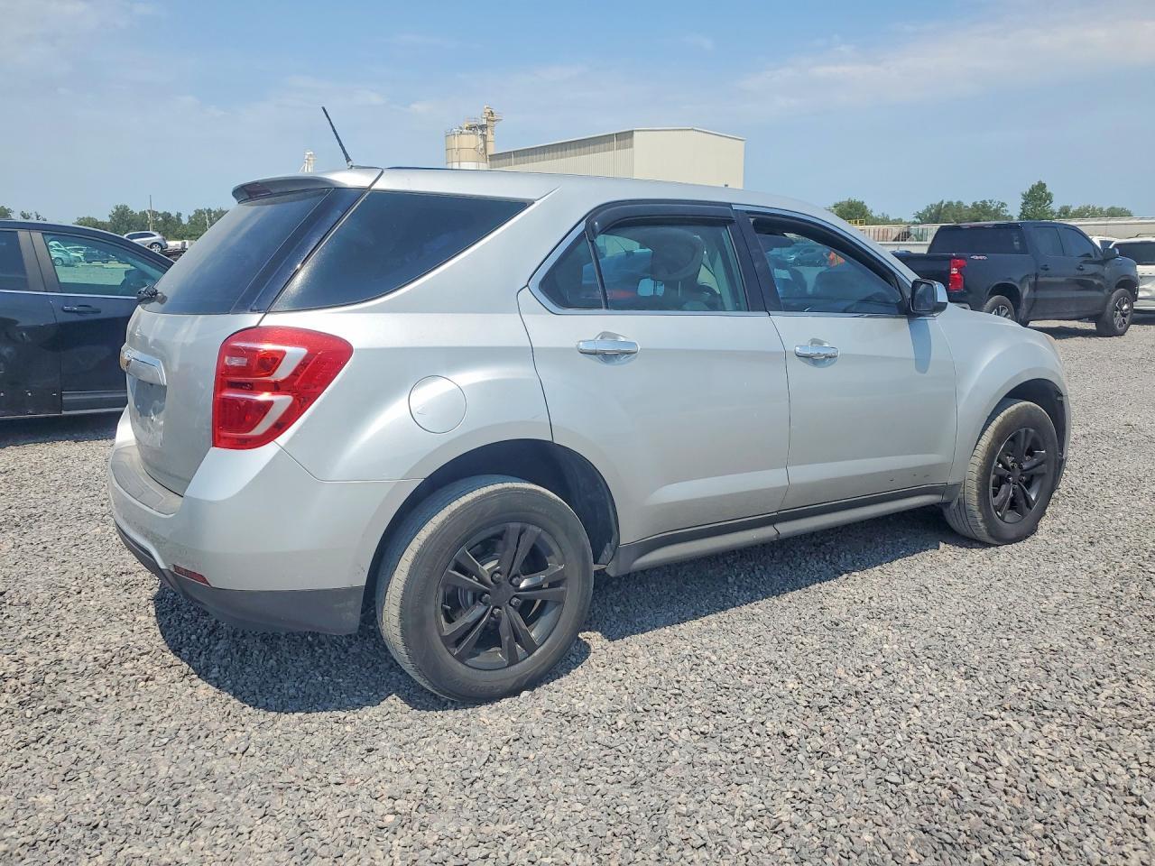 2017 Chevrolet Equinox Ls - Image 3