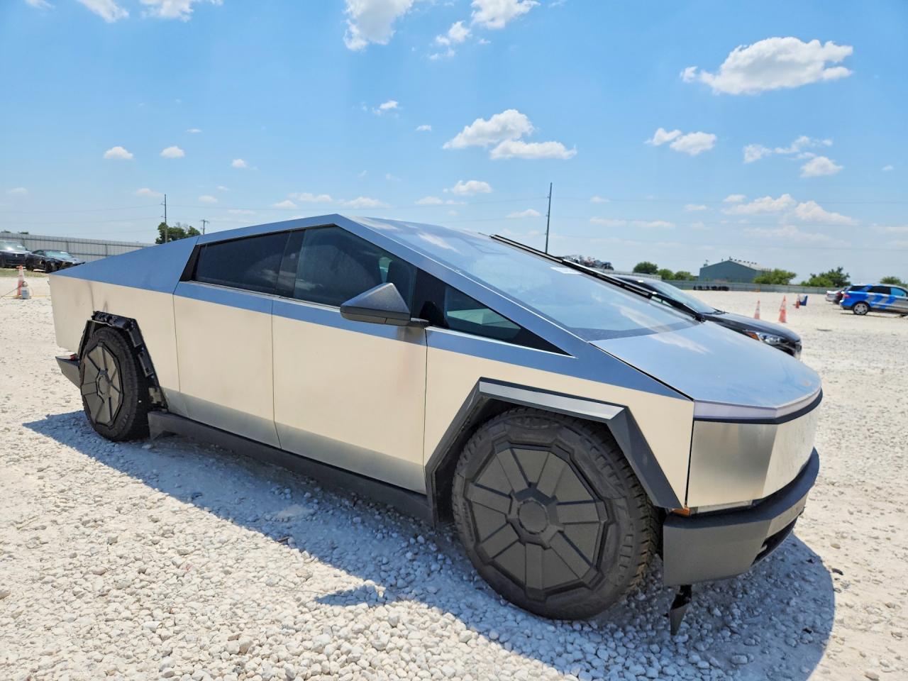 2025 Tesla Cybertruck - Фото 4