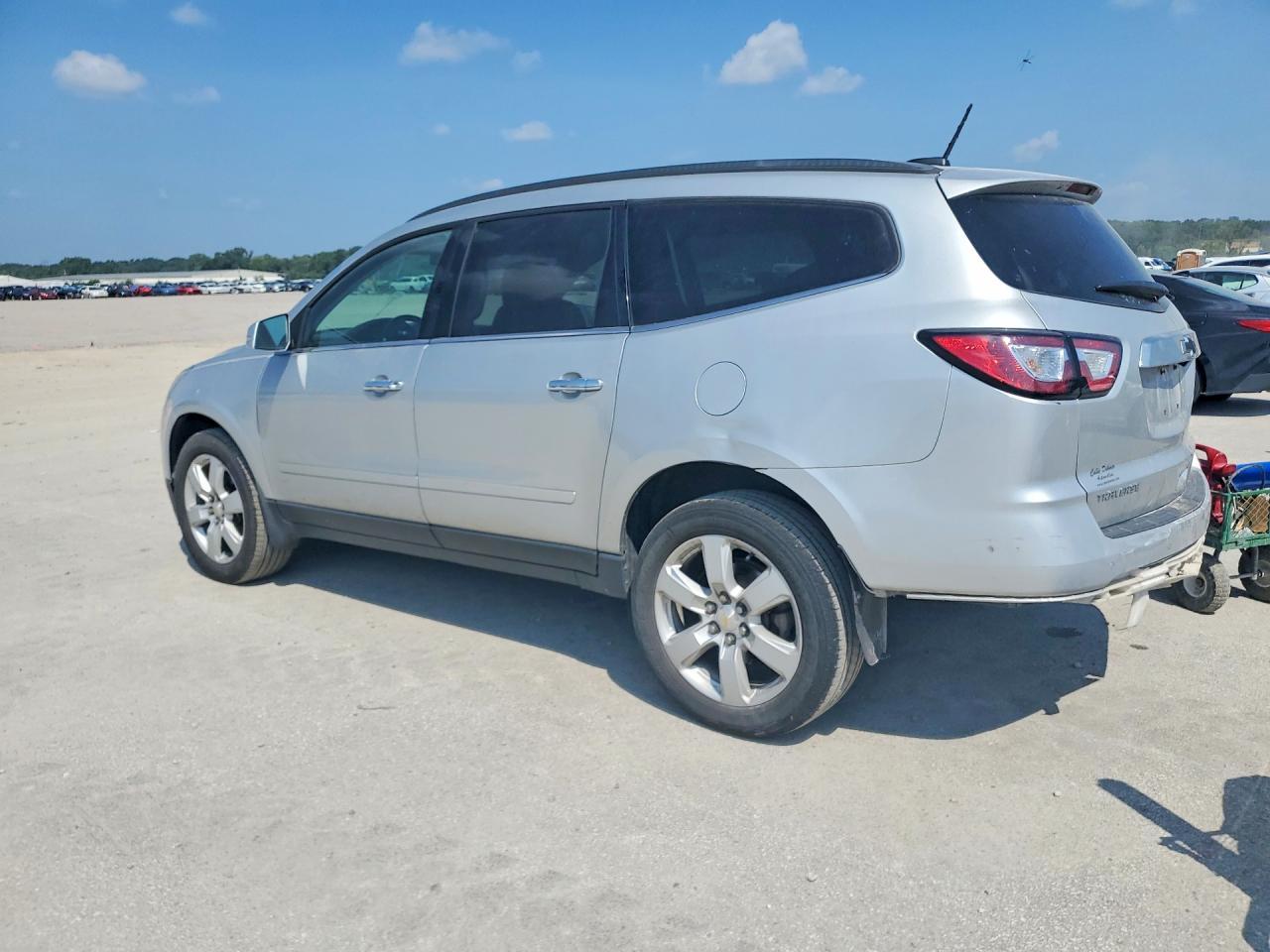 2017 Chevrolet Traverse Lt - Фото 2