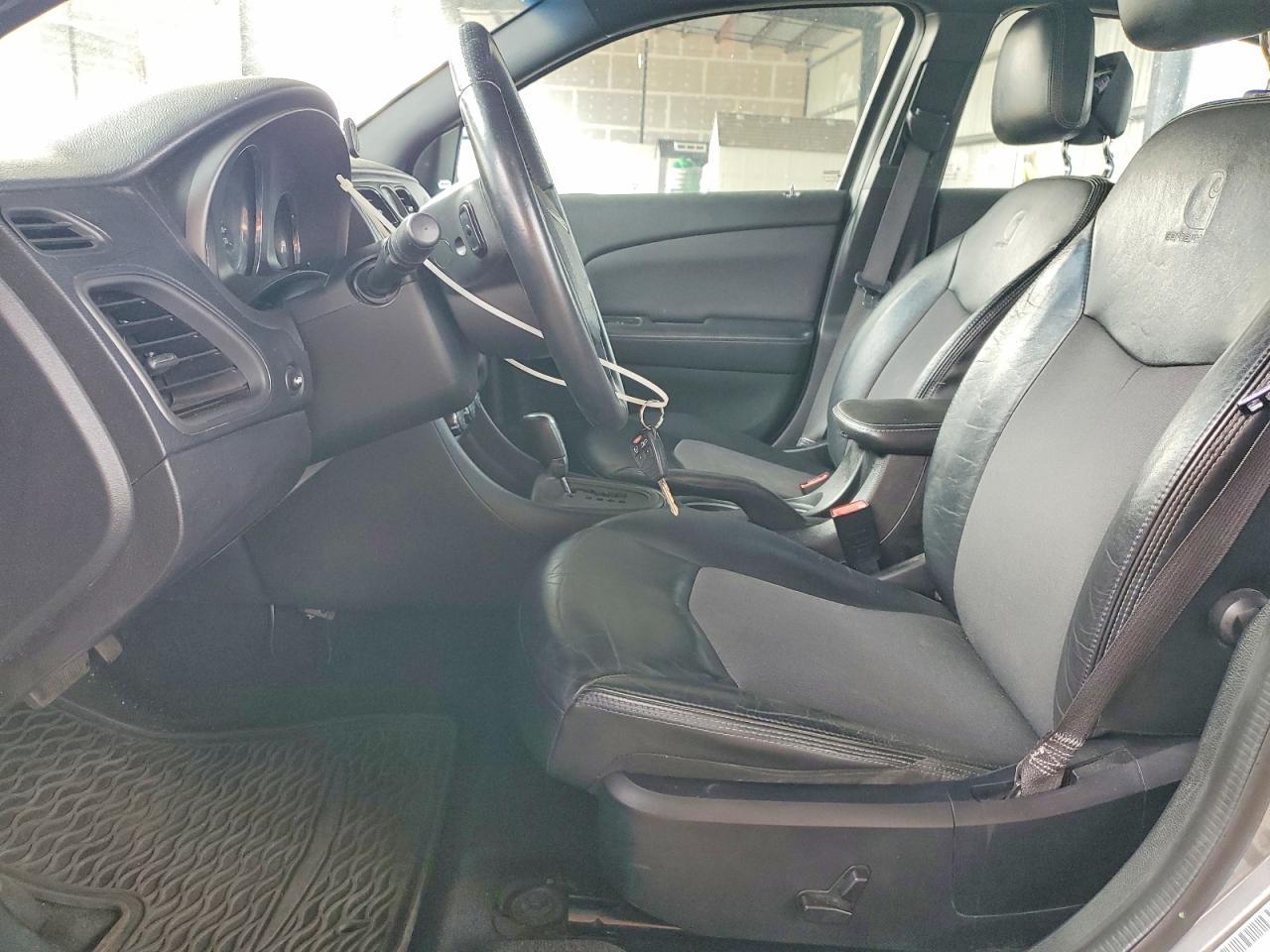 2013 Chrysler 200 Limited - Image 7