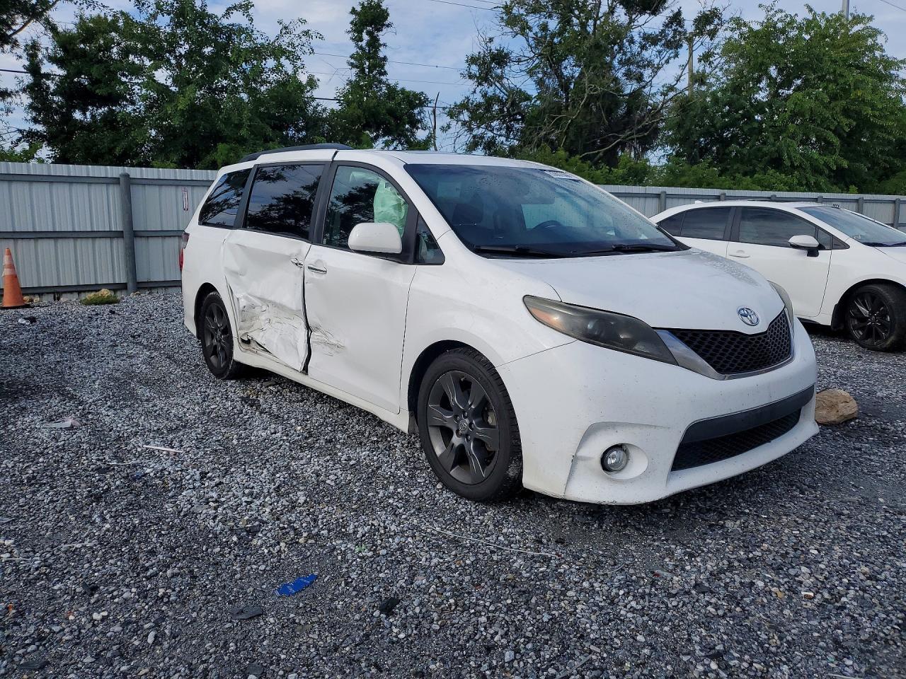 2015 Toyota Sienna Sport - Фото 4