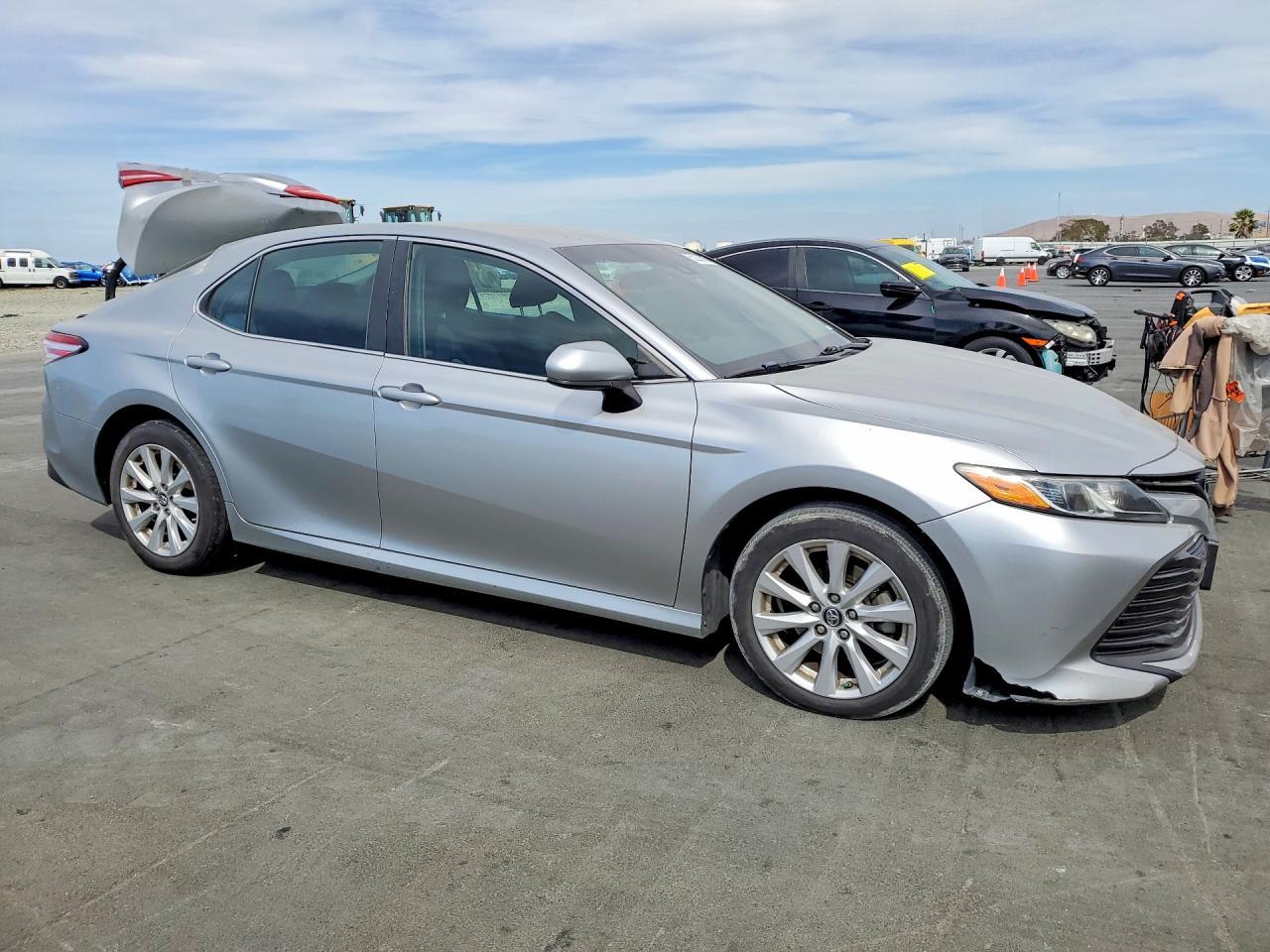 2018 Toyota Camry Le - Image 4