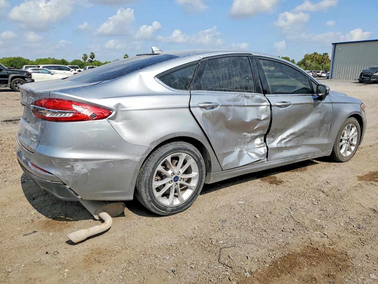 2020 Ford Fusion Se - Фото 3