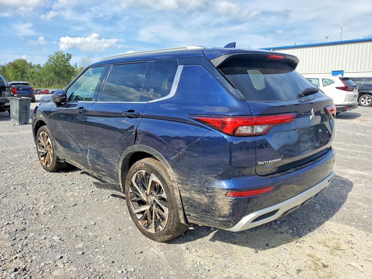 2022 Mitsubishi Outlander Sel - Image 2