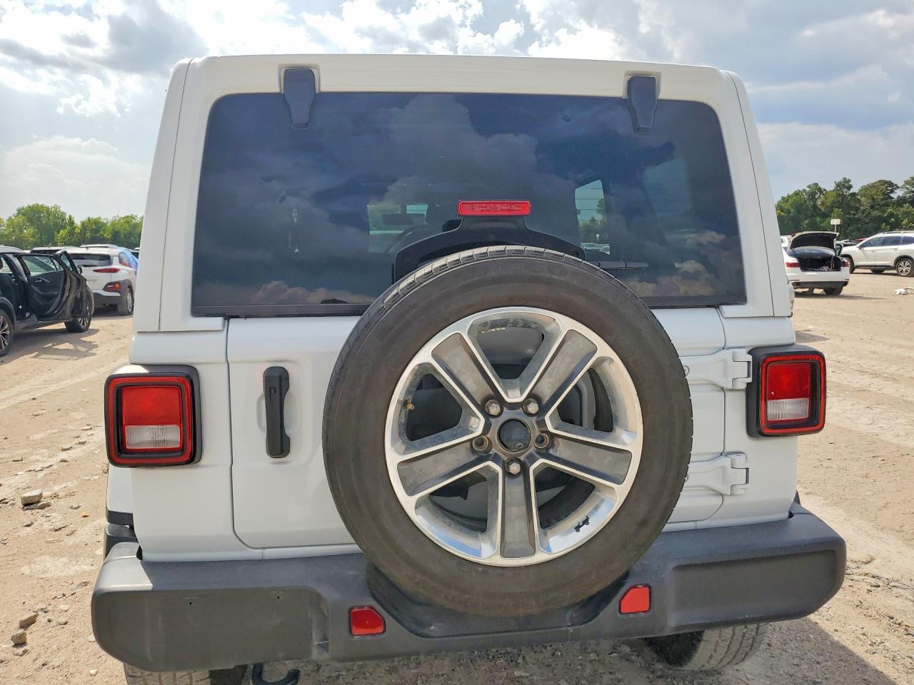 2022 Jeep Wrangler Unlimited Sahara - Image 6