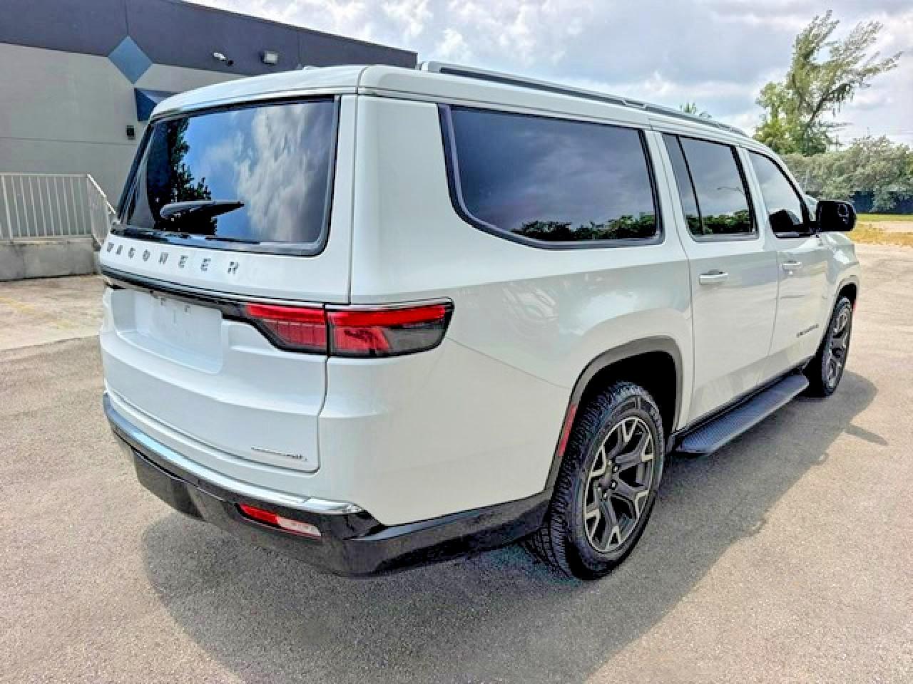2023 Jeep Wagoneer L Series Iii - Фото 3
