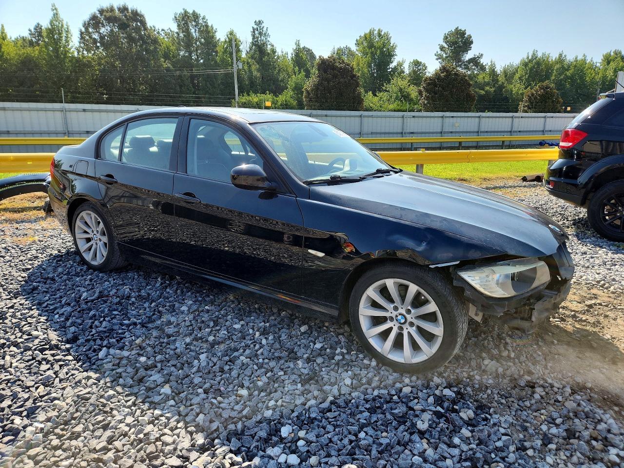 2011 BMW 328 I - Image 4