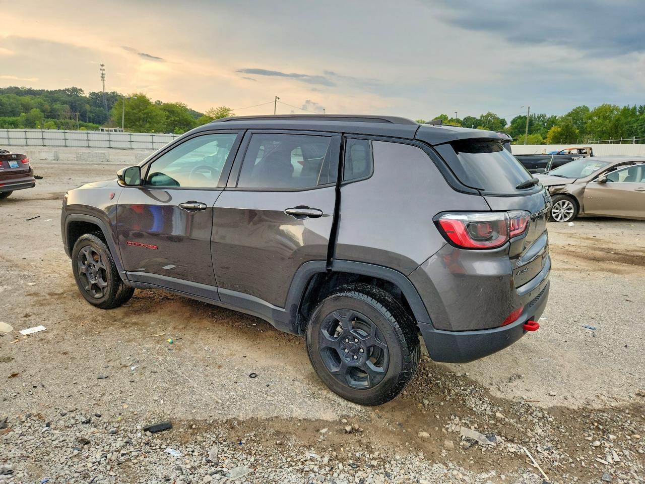 2024 Jeep Compass Trailhawk - Image 2