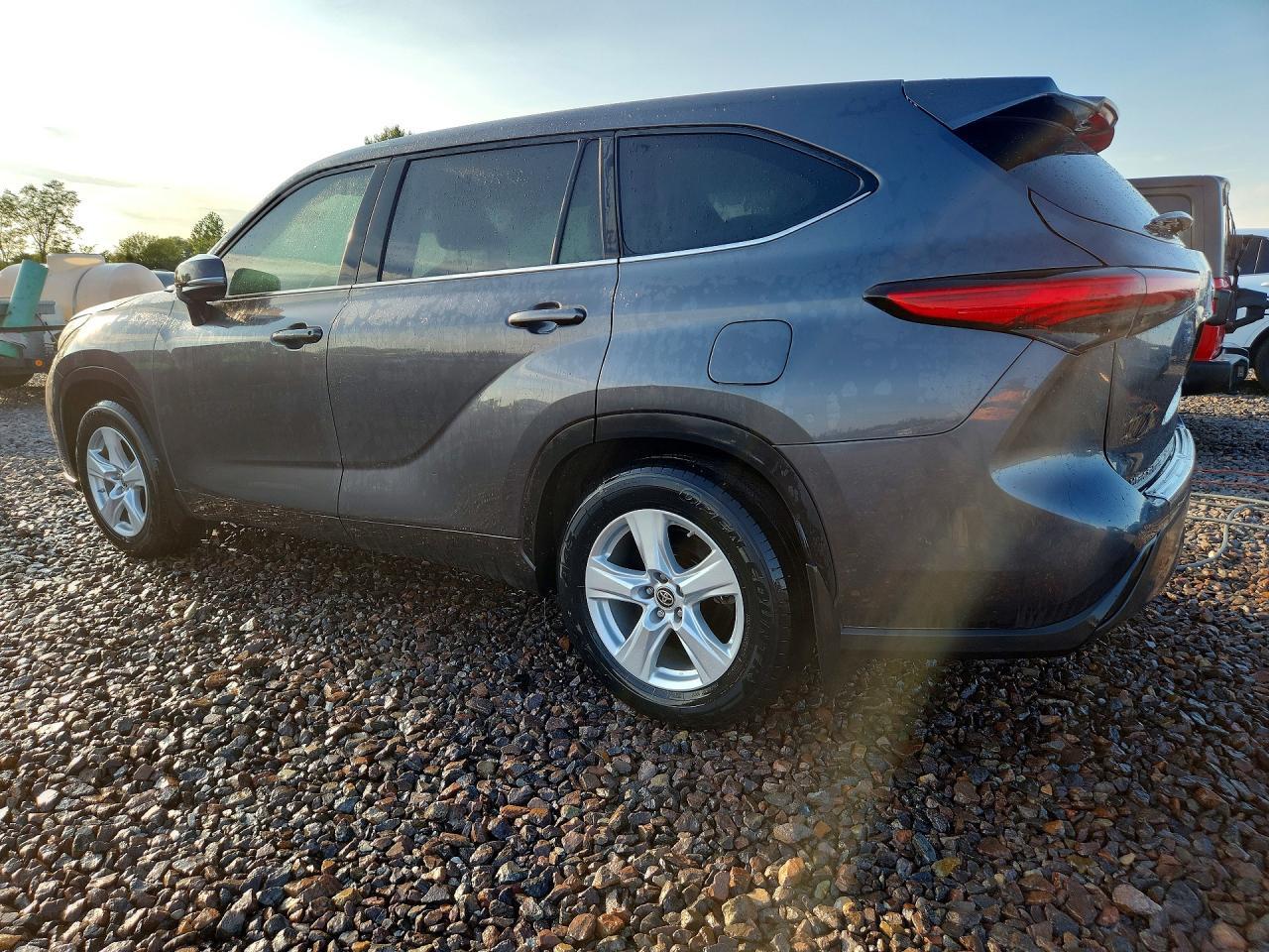 2023 Toyota Highlander Le - Фото 2