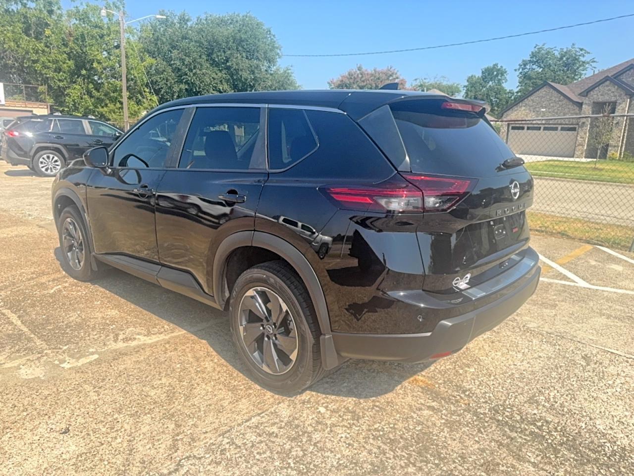 2026 Nissan Rogue Sv - Image 3