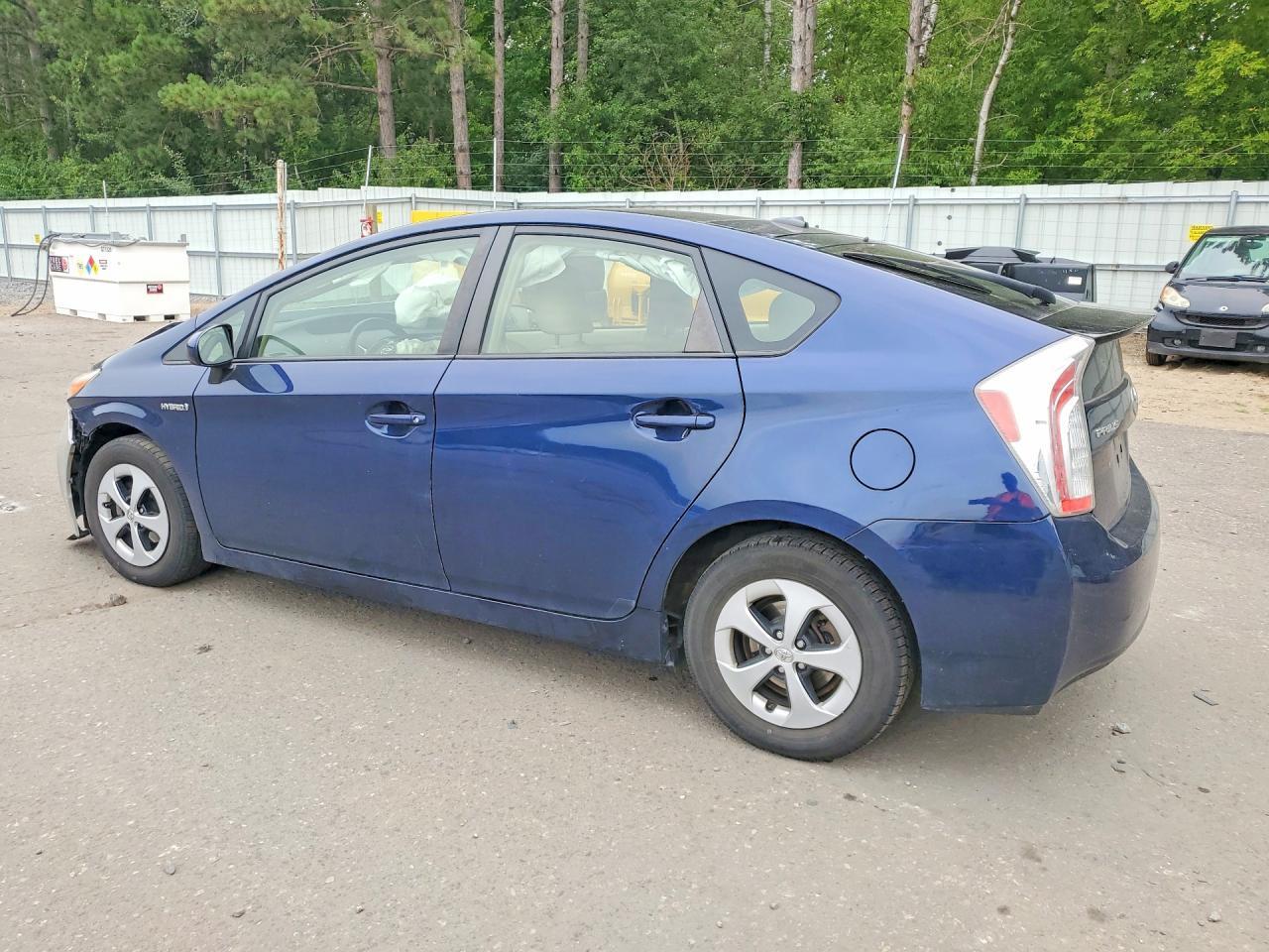 2013 Toyota Prius Three - Фото 2