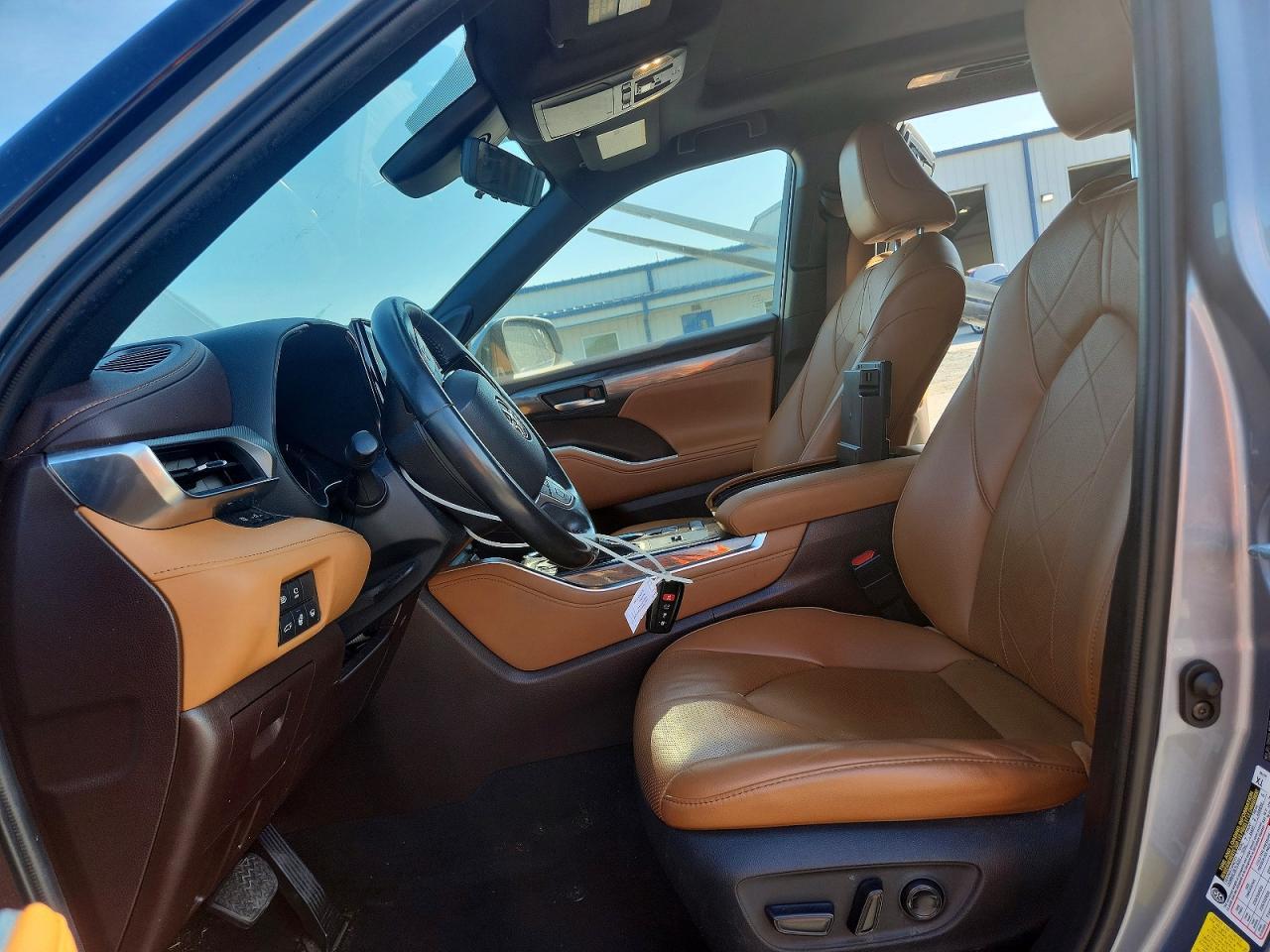 2021 Toyota Highlander Platinum - Image 7