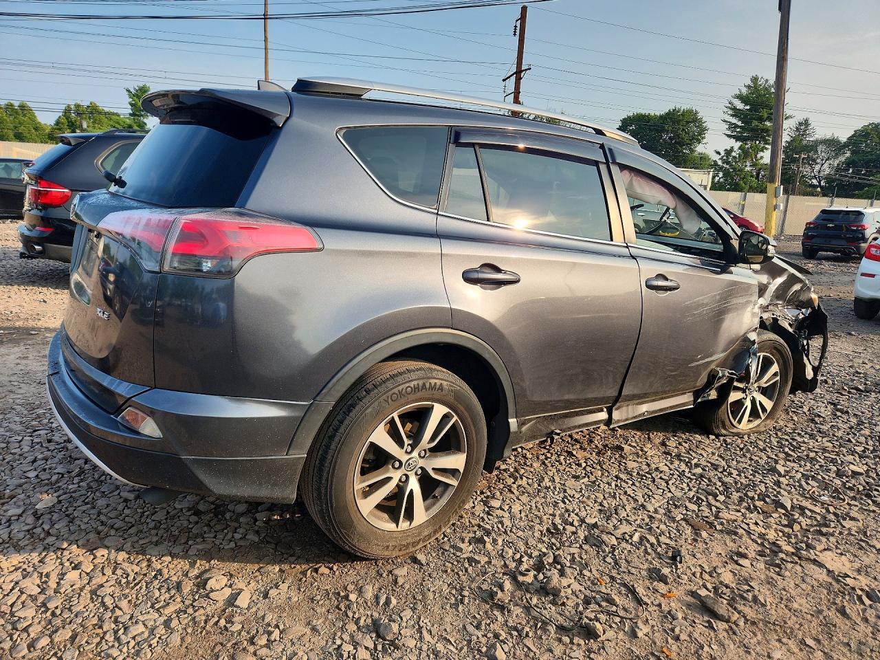 2016 Toyota Rav4 Xle - Image 3