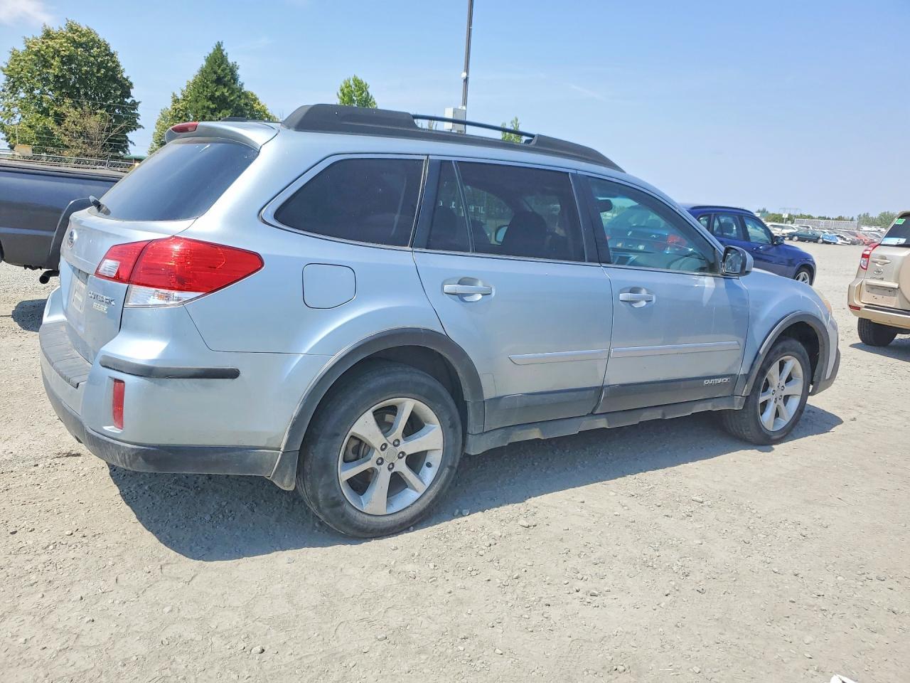 2013 Subaru Outback 2.5I Premium - Image 3