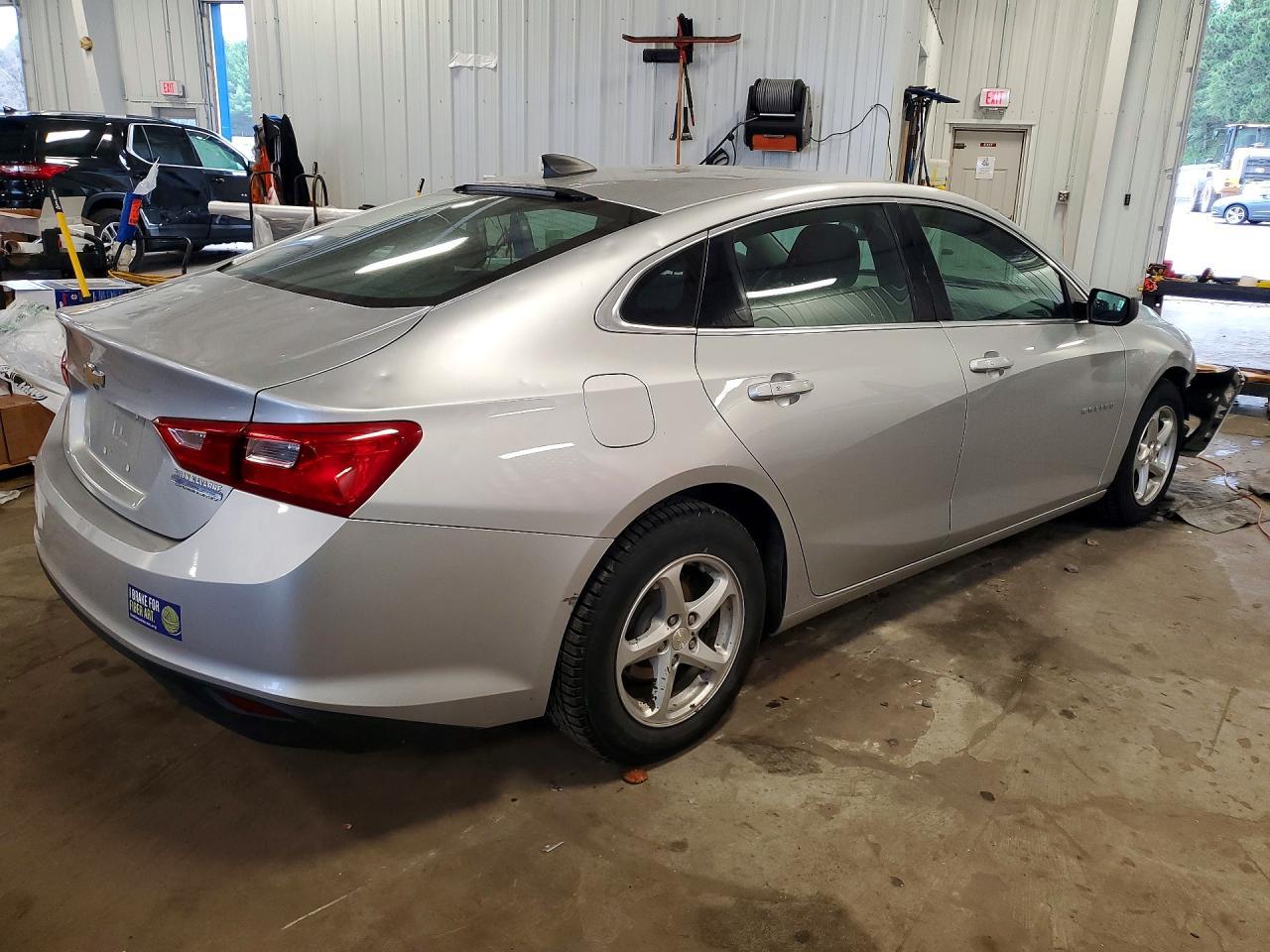 2017 Chevrolet Malibu Ls - Фото 3