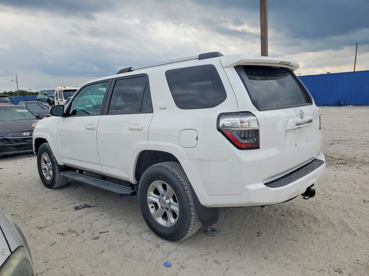 2023 Toyota 4Runner Sr5 Premium - Image 2