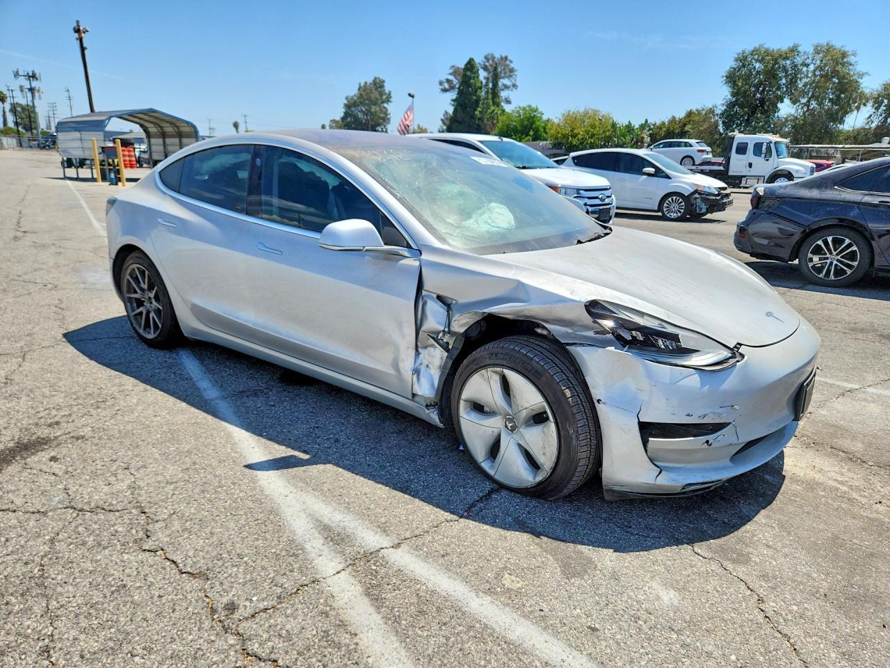 2018 Tesla Model 3 - Фото 4