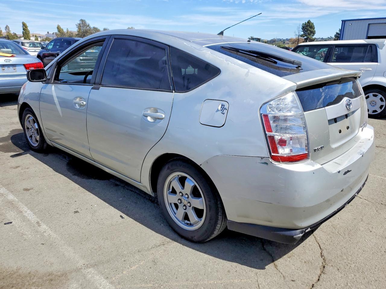 2004 Toyota Prius Base - Фото 2