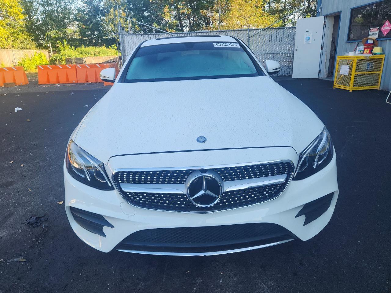 2017 Mercedes-Benz E 300 4Matic - Image 5