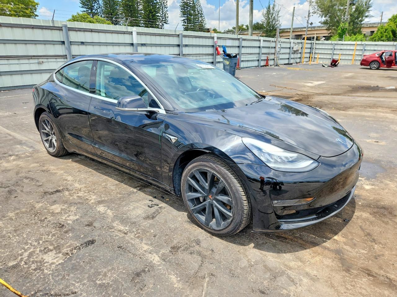 2019 Tesla Model 3 - Image 4