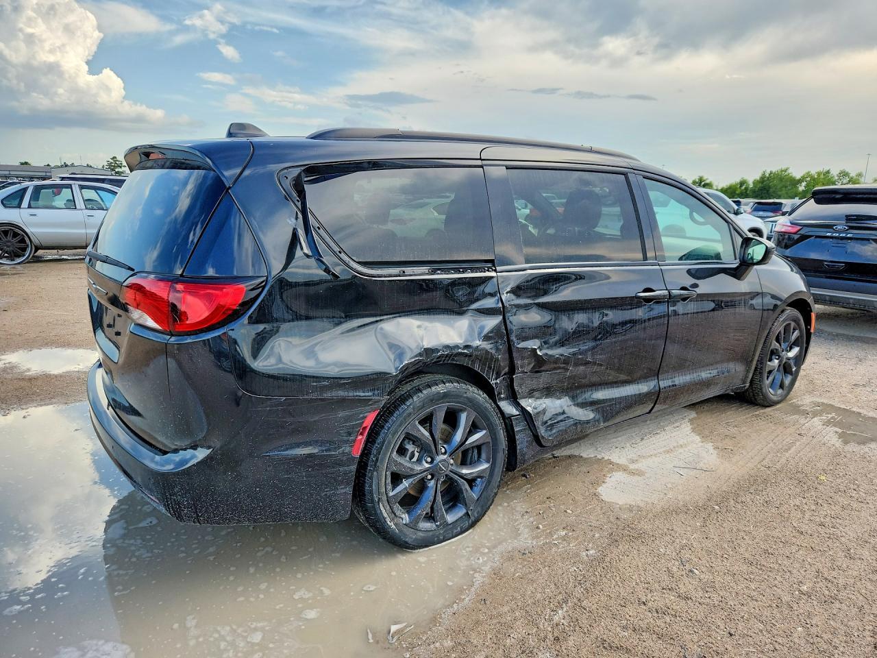 2020 Chrysler Pacifica Touring L - Фото 3