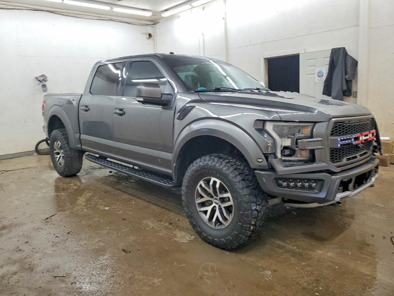 2017 Ford F150 Raptor - Фото 4