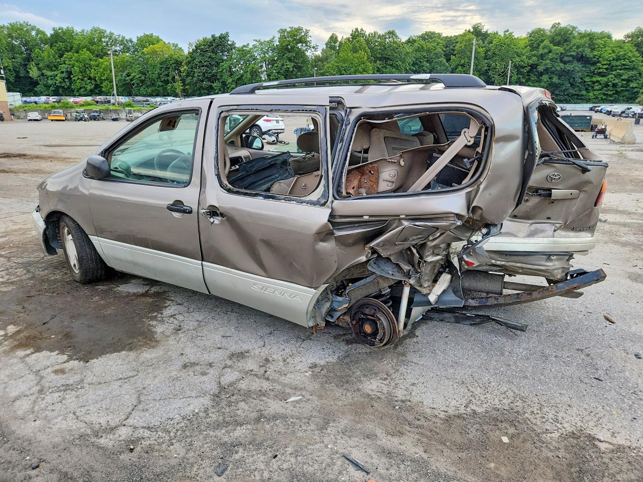 1999 Toyota Sienna Xle - Фото 2