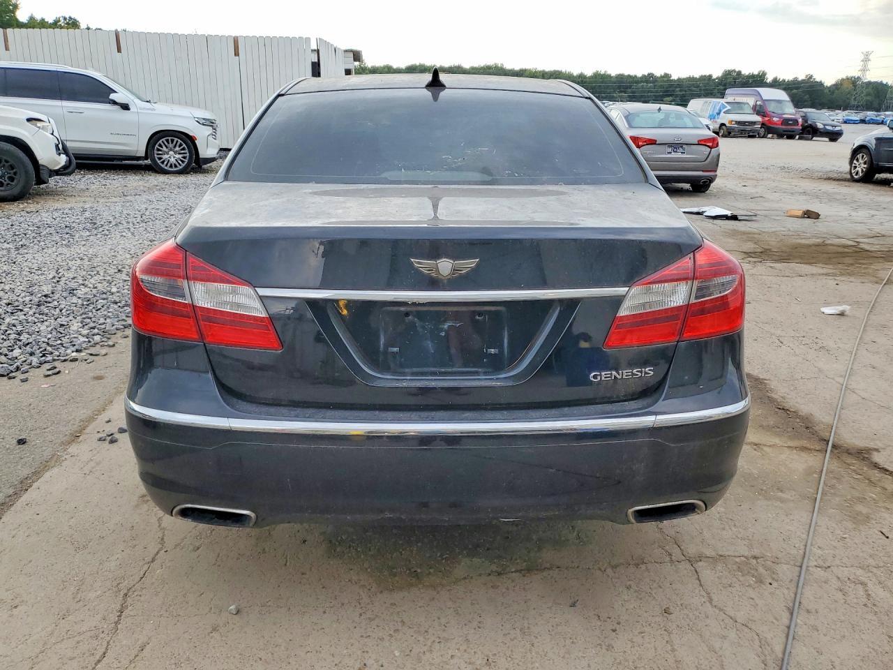 2013 Hyundai Genesis 3.8L - Фото 6