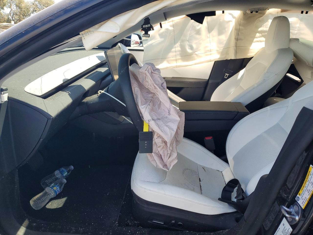 2025 Tesla Model 3 - Фото 7