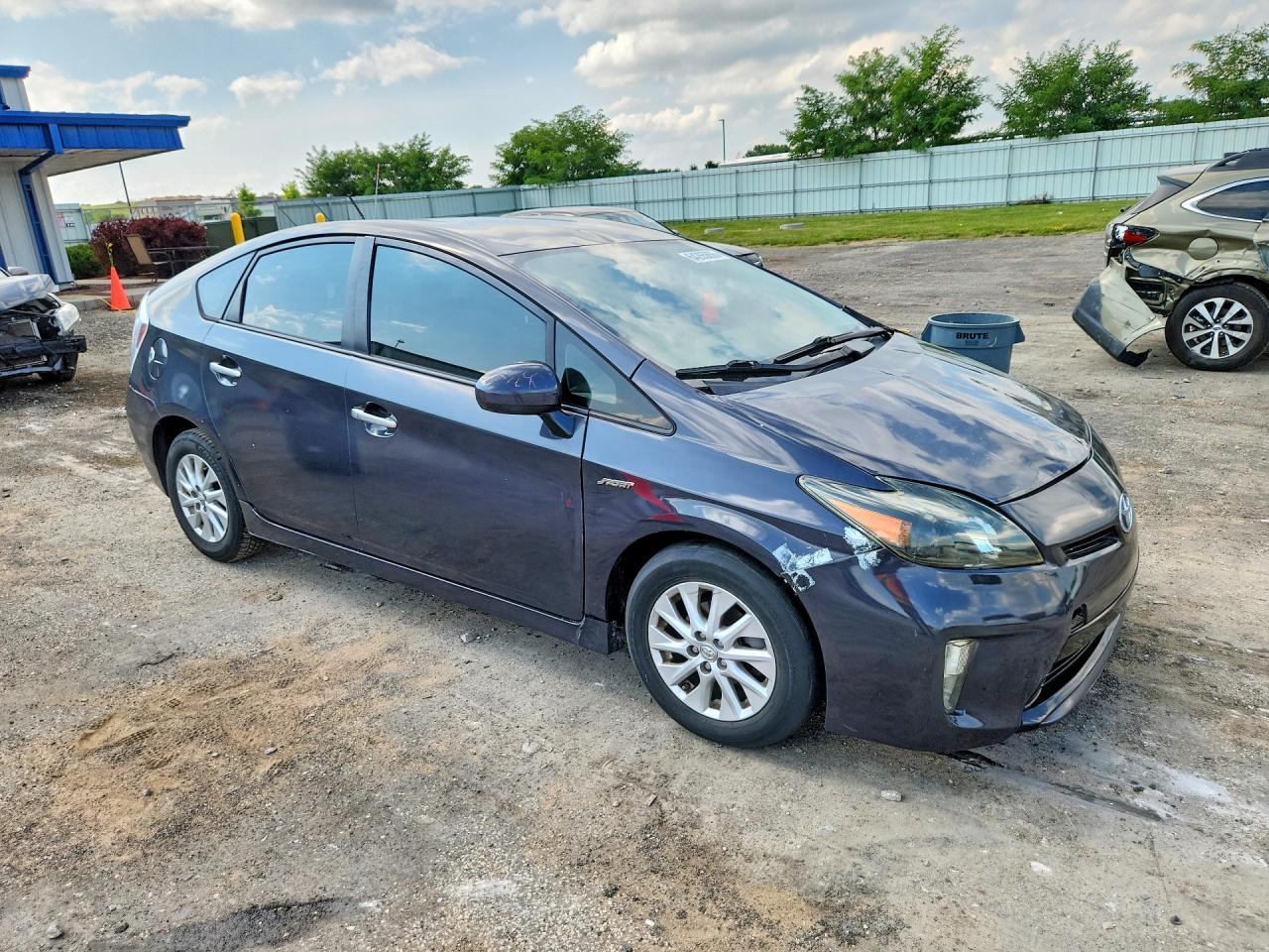 2014 Toyota Prius Plug-In Hybrid Base - Фото 4